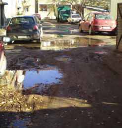 Dobio bi se kvalitetniji i uredjeniji pešački saobraćaj i više ze- lenih površina. A Parking V tervezett beruházásai kiegészítik és egyben javítják a jelenlegi parkolási rendszert Szabadkán.