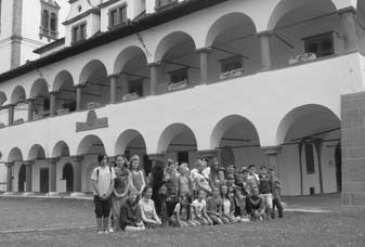 alapján készült filmből. A városháza melletti szégyenketrecbõl akkoriban kifelé igyekeztek az emberek.
