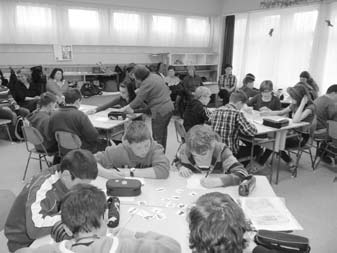 Az gondolom, hogy tanulóink nyitottságáért, egymás elfogadásáért, az előítéletek nélküli iskolai élet kialakításáért végzett többéves tudatos pedagógiai munkánk eredménye a fenti kis történet minden