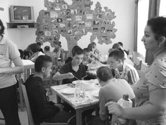 Azt mondta, ha szépen megtanuljuk ezeket, bemutathatjuk társainknak. Nagyon vártam az első fellépésünket, amelyre 2012. december 16-án került sor.