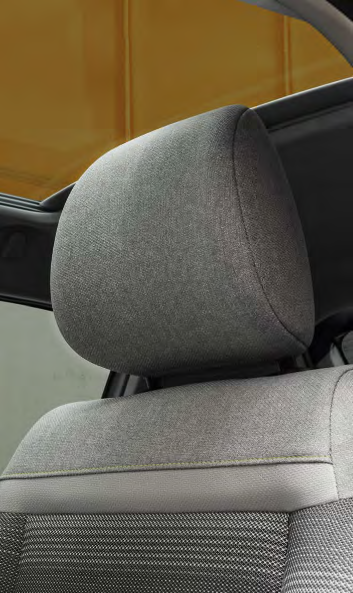 PANORÁMA ÜVEGTETŐ PÁRATLAN KILÁTÁS Az ÚJ CITROËN C3-on kínált panoráma üvegtető* különleges élményben részesíti az utasokat.