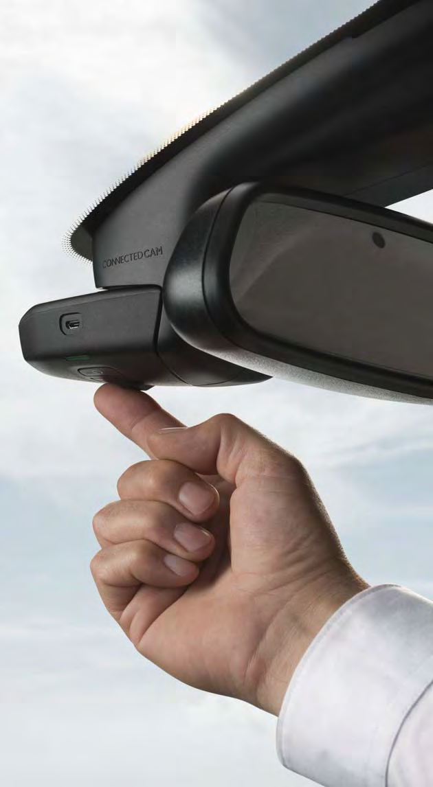 ConnectedCAM Citroën MEGÖRÖKÍTI AZ ÉLMÉNYEIT Egy olyan kivételes autó, mint az ÚJ CITROËN C3 megérdemelte, hogy felszerelései között egy világújdonság is helyet kapjon.