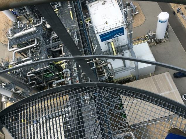 A Linde és a BorsodChem közötti szerződés szerint, az ilyen okokból a fáklyázott mennyiségeket a BorsodChem megfizeti.