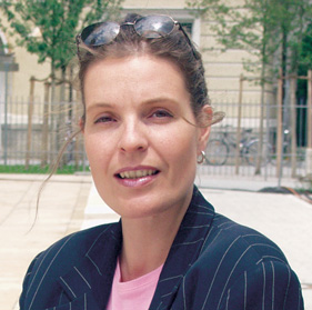 2 Lerneinheit 8 Sagen Sie es anders 6 a Anne wäre zufrieden, wenn alles so bleiben würde bliebe Sie wäre zufrieden, wenn alles so b Durch die Wunderpille würden alte Menschen jung aussehen Durch die