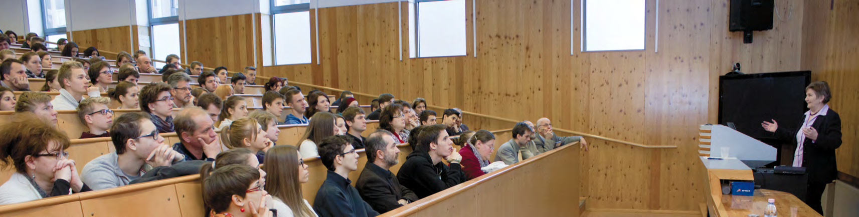 ALAPKÉPZÉSEINK A Karon folyó többciklusú képzési rendszer első állomása az alapképzés, vagyis a BSc (Bachelor of Science) fokozat megszerzése.