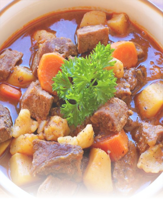 ALFÖLDI MAGYAR RECEPT GULYÁSLEVES 44 For csipetke/klemmdar núðlur (Klemmdar núðlur sem bætt er við gúllassúpu eða baunasúpu í Ungverjalandi).