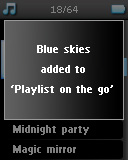 > Megjelenik az [item name] added to playlist on the go ([Cím neve] hozzáadva a 'Menet közbeni lejátszási listához') üzenet.