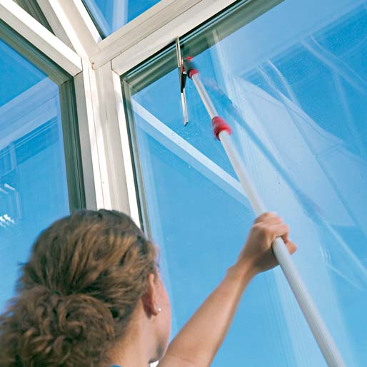 C. ABLAKTISZTÍTÁS Evolution ablaktisztító rendszer Az ablaktisztítás lényeges eleme minden épület tisztításának.