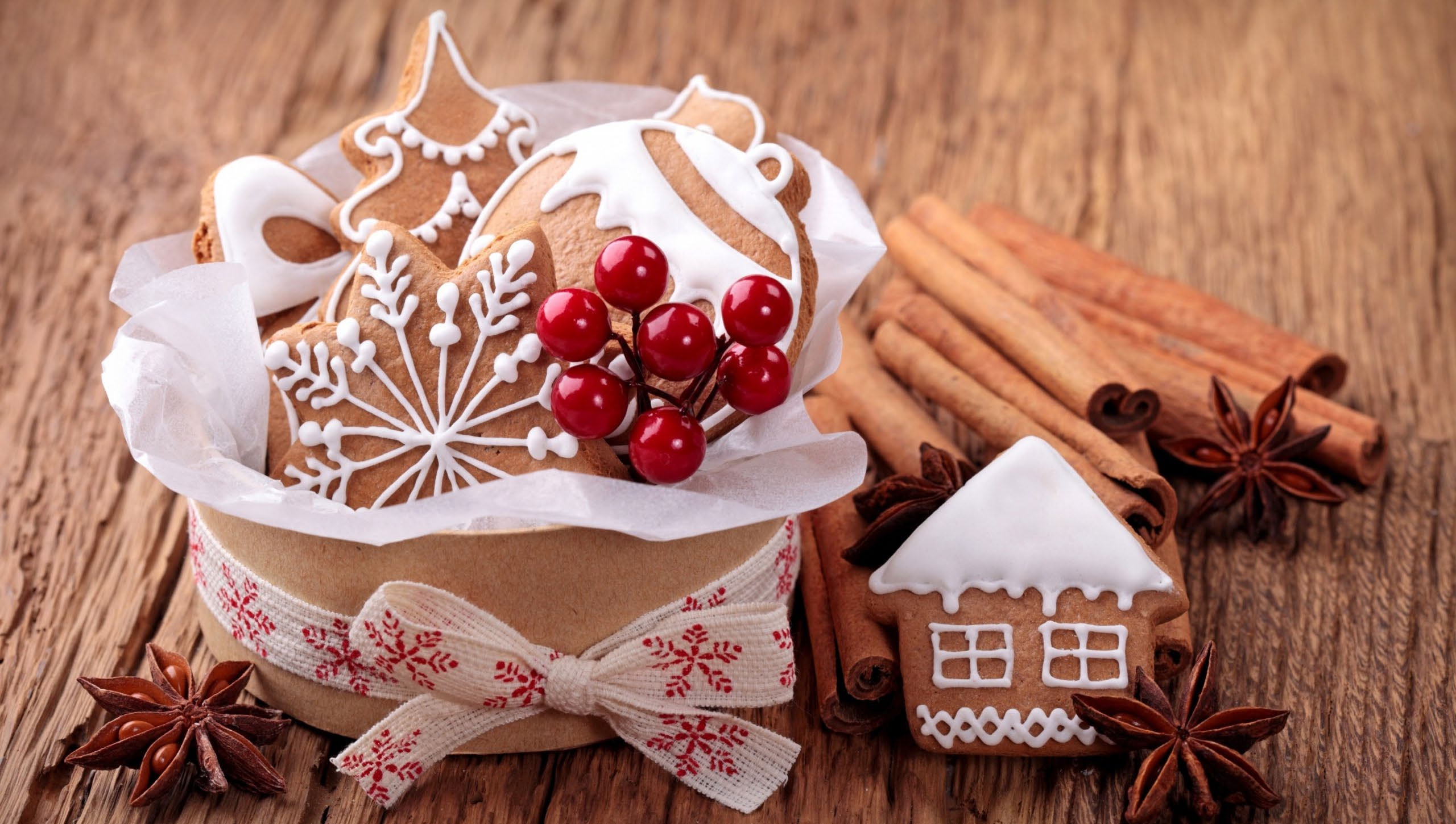 Decemberben minden a karácsonyról és a szilveszterről szól. Kicsit ez olyan, mintha a hónap csak ezekből az ünnepnapokból állna, mivel novembertől szinte mindenki karácsonyi lázban ég.