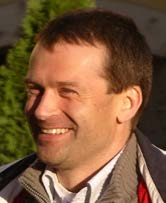 12 Előadások Windisch Péter: Megelőzhető-e a periimplantitis? A behelyezett műgyökerek száma évről évre növekszik, ezzel párhuzamosan előtérbe kerülnek a komplikációk is.
