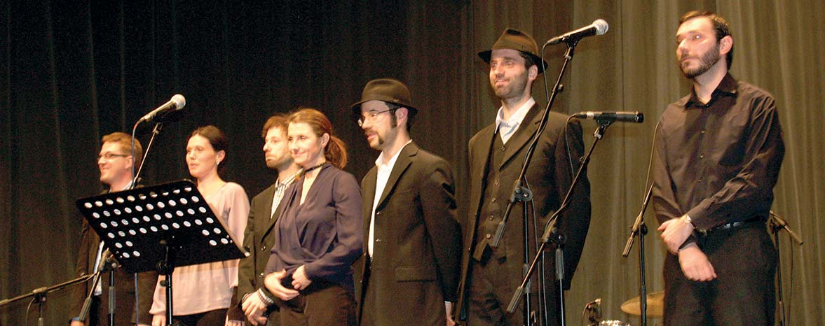 4 ESEMÉNYEK ZSIDÓ KULTÚRA Nemrég láttuk vendégül városunkban az egyedi Pressburger Klezmer Band zenekart Pozsonyból. Sor került ugyanis a Hagyományos zsidó zene koncertre.