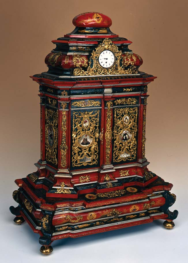 szempont szerint is osztályozza a bemutatott mûtárgyakat, lapzártakor a www.rijksmuseum.nl/formats/accessoires oldalon érhetô el (hozzáférés: 2016. április 11.). 2. Bodil Busk Laursen (ed.