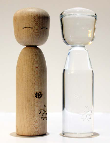 Tóth-Vásárhelyi Réka: Szakura anno, kokeshi babapár / Réka Tóth-Vásárhelyi: Sakura Anno.