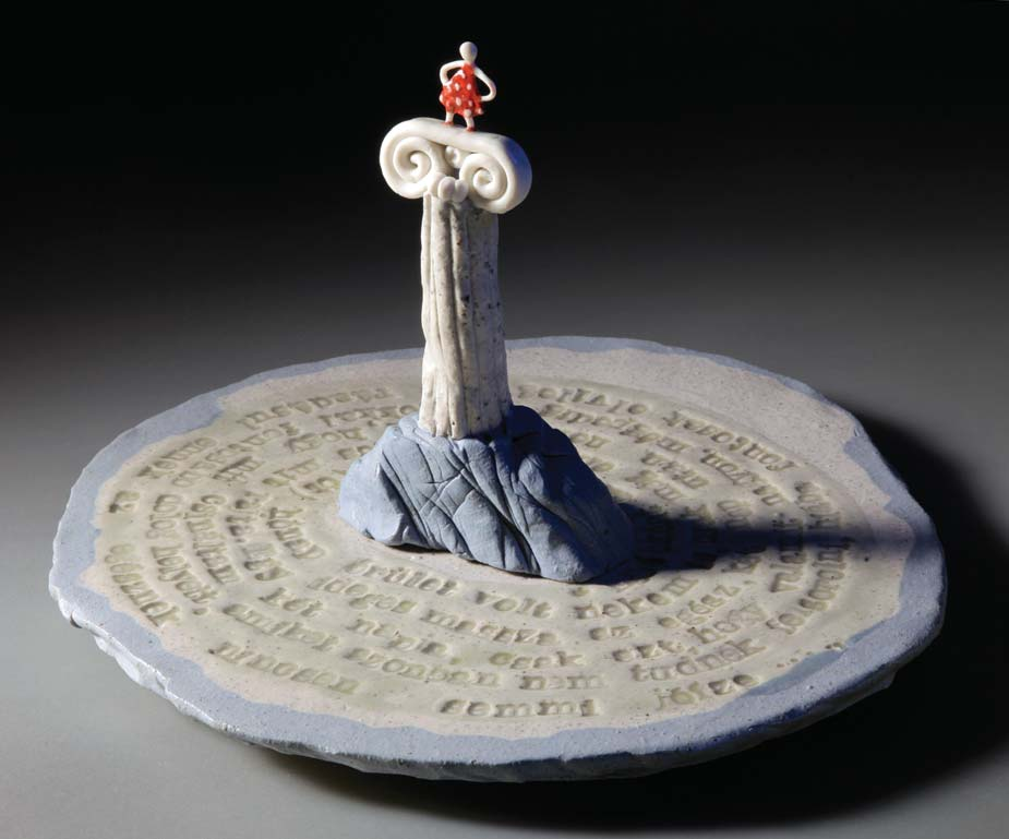 Ráthonyi Kinga: Oszlopos történet / Kinga Ráthonyi: A Story of Column [2015] porcelán, samott / porcelain, chamotte [15x35x35 cm] Fotó: Várnai László Ráthonyi Kinga csodálatos világai 1 Ezen a