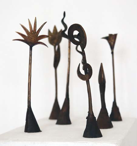 Eva Harmadyová: Metallove (Fémszerelem) / Eva Harmadyová: Metallove [59x47 cm] és konferenciák megszervezésével, illetve mûvészeket tömörítô egyesületek, például a FIDEM (Fédération Internationale de