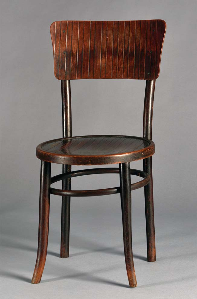Fotó: Soltészné Haranghy Ágnes / Iparmûvészeti Múzeum, Budapest Háttámaszos íróasztali szék Lichtig jelzéssel / Desk chair with back rest with Lichtig brand sign 1930-as évek közepe, hajlított bükkfa