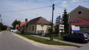 épületek.