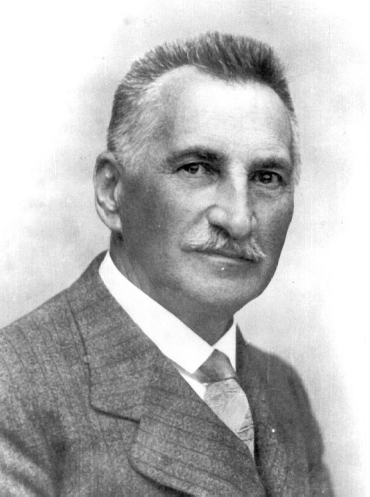 Az elsõ évszázad utolsó évei (1945 1948) 1945 Amásodik világháborús front elvonulása és a romeltakarítás után a Társulat megújulásának elsõ lépése az 1945.