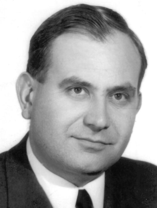 KECSKEMÉTI TIBOR a lengyel A. Sla,czkát és az amerikai Paul G. Telekit (gróf Teleki Pál egykori magyar miniszterelnök és földrajzprofesszor unokáját).