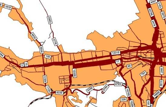 Közösségi közlekedés szerepe: Az Újgyőri Főtéren több autóbuszvonal végállomása is található, így mind az Andrássy Gyula u., mind a Vasgyári úton számottevő a közösségi közlekedés jelenléte.