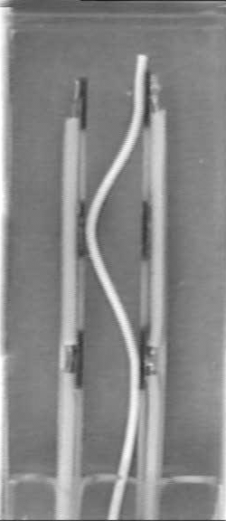 nem az alkalmazott elektromos tér