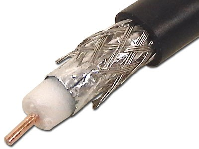 Koaxiális kábel fizikai jellemzők Koax kábel külső köpeny belső vezeték szigetelés árnyékolás + külső vezeték A kábel átmérője: 5-25 mm.