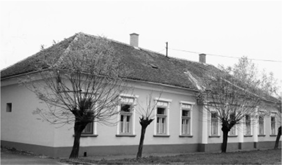 ktegóri helye (utc, ház) A védett építményre vontkozó tiltások,. HV 0 Iskol (Vásár utc.) Védendő: Az épület tömegformálás és rányi.