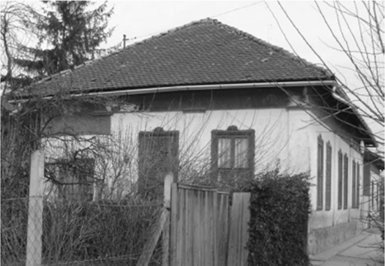 nyílászáró tokszerkezetén) mértéktrtó kontrszt htássl. Tetőidom formáj és hjlásszöge.. HV / Gzdház (Deák Ferenc út.) Védendő: Az épület tömegformálás és rányi.