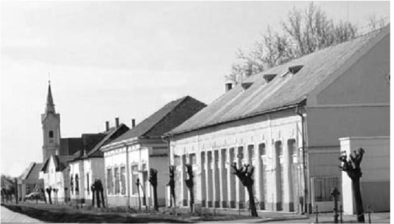 mértéktrtó kontrszt htássl. Tetőidom formáj és hjlásszöge.. HV Kunszöv épülete (Deák Ferenc út.   mértéktrtó kontrszt htássl.
