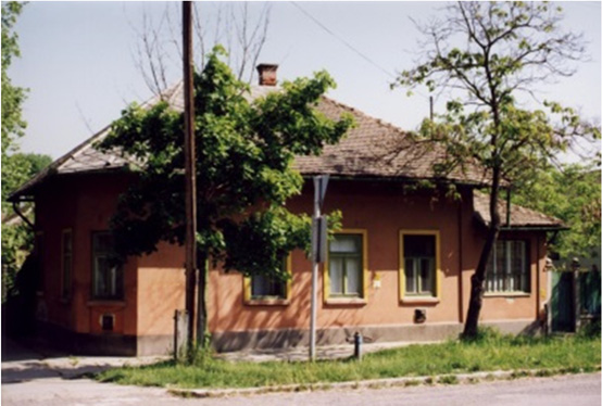 ktegóri helye (utc, ház) A védett építményre vontkozó tiltások,. HV 0 Népi épület (Rákóczi Ferenc utc.) Védendő: Az épület tömegformálás és rányi. Tgolt utci- és oldlhomlokzt.