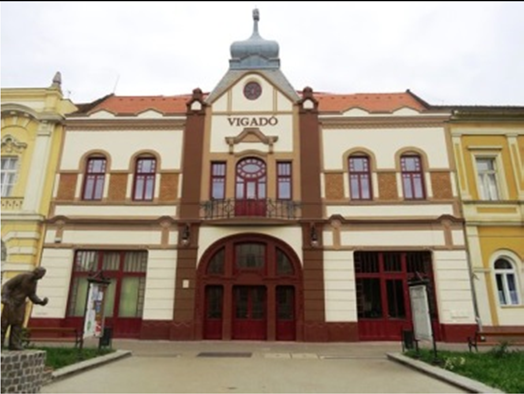 ktegóri helye (utc, ház) A védett építményre vontkozó tiltások, htássl. Tetőidom formáj és hjlásszöge.