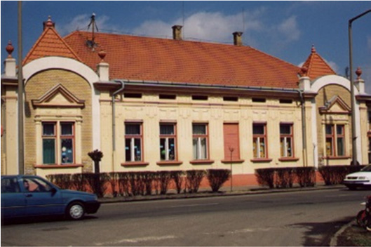 ktegóri helye (utc, ház) A védett építményre vontkozó tiltások,. KHV 0 Móricz Zsigmond Gimnázium (Széchenyi István utc.