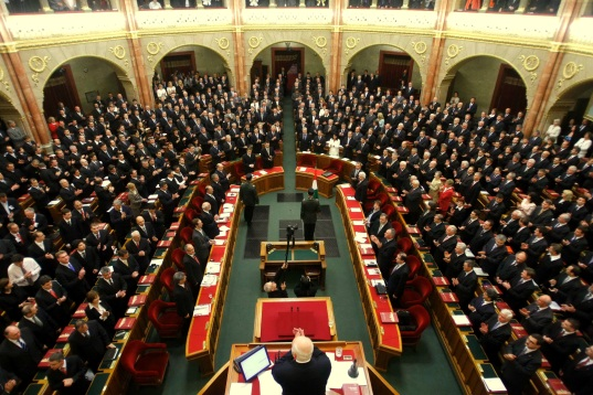 A 2012. évi CXXVI.