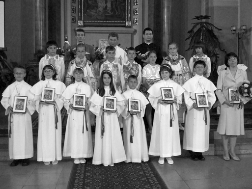 Jedinstveni vjerski život santovačkih Hrvata Santovačka župa je utemeljena 1715. godine, a župna crkva, posvećena Uznesenju Blažene Djevice Marije, sagrađana 1725., a pošto je 1811.