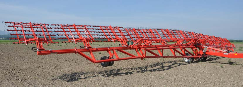 AEROSTAR 18-24 m A féligfüggesztett Einböck AEROSTAR minden fogmezője paralelogramma tartóval van felfüggesztve. Ezeket a tartók hidraulikusan egy rendszert képeznek (hidraulikus szintkiegyenlítés).