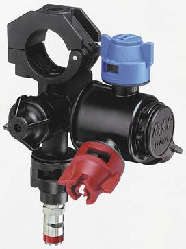 n Átfolyási mennyiség: 8,5 l/perc (2,25 GPM) 0,34 bar (5 PSI) nyomáseséssel az elosztófejen és 12,9 l/perc (3,4 GPM) mennyiséggel a műtrágya kimeneten. n 20 bar (300 PSI) maximális nyomás.