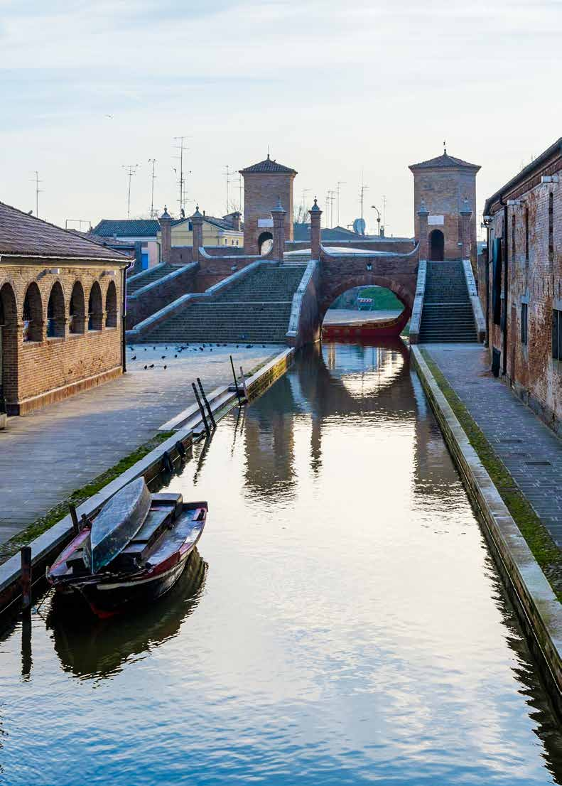 Kunst en Cultuur - Kunst og Kultur Comacchio, als een parel Comacchio, de hoofdstad van de delta, ligt als een parel ingebed in het