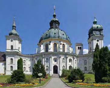 Folyamatos utazás Salzburgig, útközben rövid pihenőkkel. Délután városnézés Salzburgban.