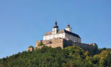 A kastélyban pedig Sissi és Ferenc József töltötték a mézesheteiket, valamint itt született fiuk, Rudolf főherceg. Délután a császári fürdővárosba, Badenbe utazunk.