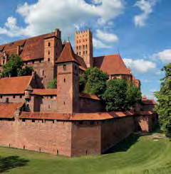 BALTIKUM céh-házak, városháza, Lőportorony, Svédkapu, 3 fivér házak, dóm, a különleges homlokzatú Feketefejűek Háza és a Szent Péter-templom.