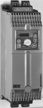Műszaki adatok A MOVITRAC 07 műszaki adatai kva i P f n Hz 7 230 V AC / háromfázisú / 1-es kiviteli méret / 3,7 kw / 5,0 LE 32.