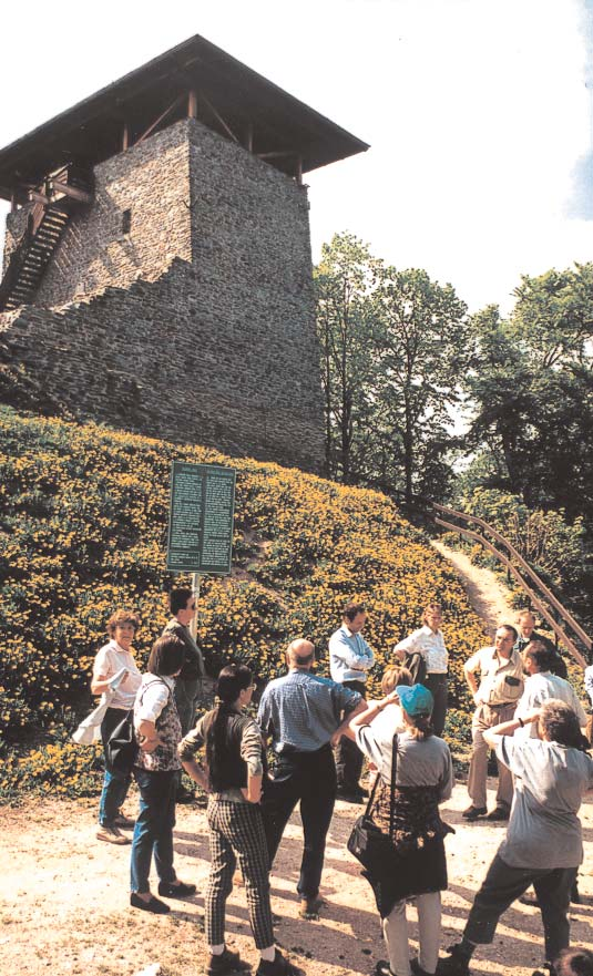 gyelmet és energiát.