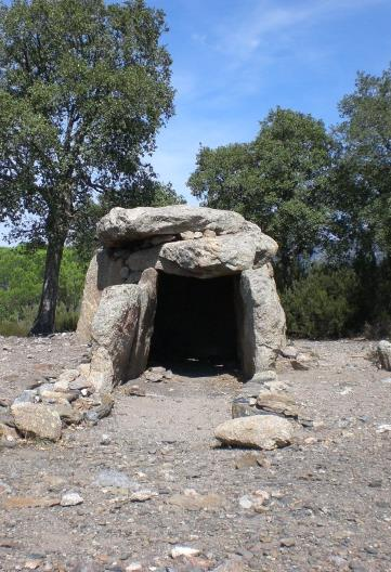 ) / Dolmen de La Cabana Arqueta (Espolla mellett, Katalónia, Kr.