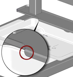 Ürítse ki a kondenzvizet a kondenzvízgyűjtő tálcából egy lefolyóba. Kondenzvízgyűjtő tálca behelyezése 1.