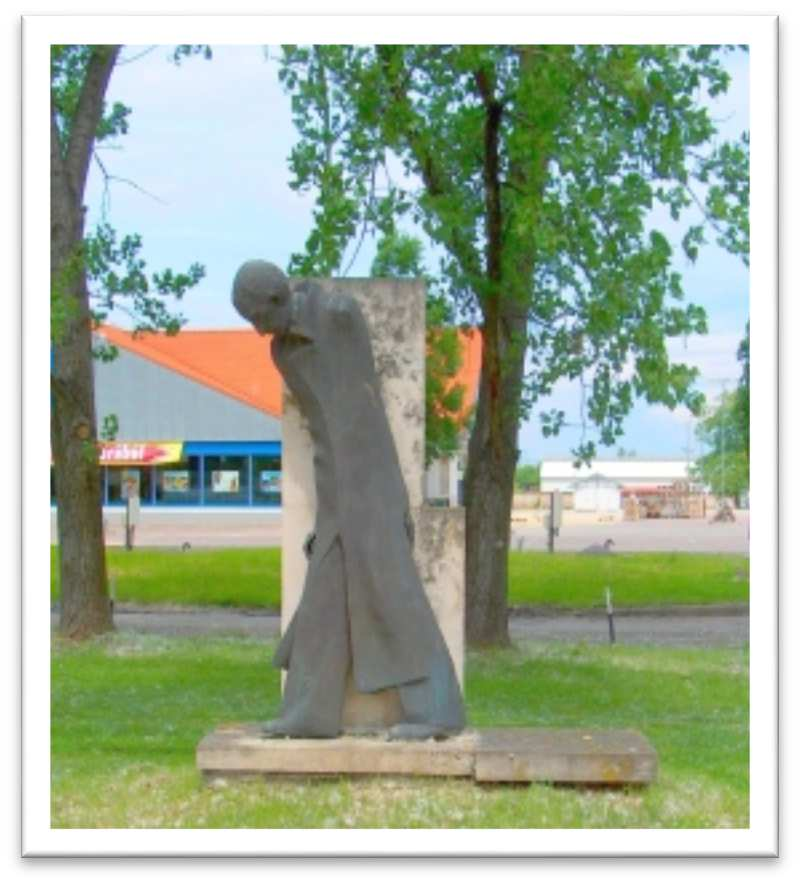 mert költő volt, ártatlan volt, és fiatal volt. Tragikus, mert szinte a háború vége előtt ölték meg.