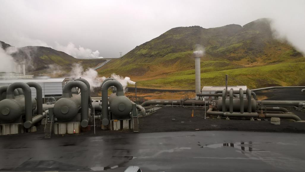 Szakmai kirándulás: Hellisheidi geotermikus erőmű - 61 lefúrt kút (1000 2200 m) -