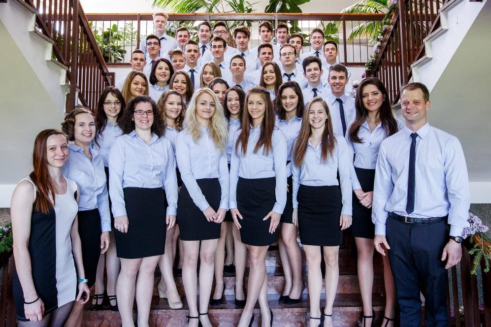 12.a osztály Csermelyi-Vörös Lúcia, Csermelyi-Vörös Rózsa, D.