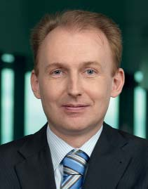 Ez a kettősség jellemzi a több mint százéves múltra visszatekintő magyar gyógyszeripart, a magyar gazdaság egyik húzóágazatát.