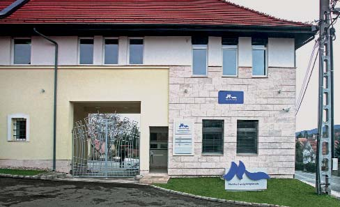 gyógyszeripari vállalatok nyek javítása, illetve az energia hatékonyabb felhasználása, melyet az új infrastrukturális beruházásokkal valósítottak meg.