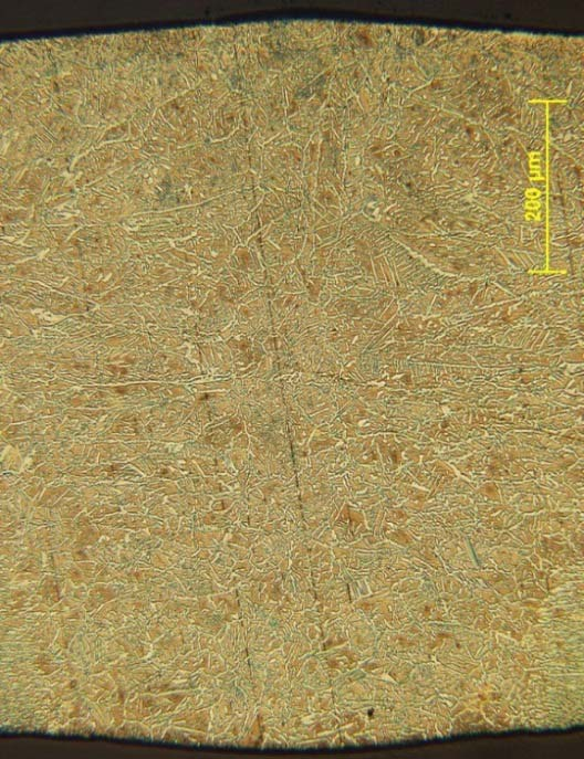 0,75 mm 0,75 mm A B 46. ábra: ATIG hegesztés teljes átolvadású varrata 3,0 mm vastag LDX 2101 (X3CrMnNiN 21 5 1 (1.4162; )) anyagú lemezen, A.) Ar 4.6 védőgázzal; B.